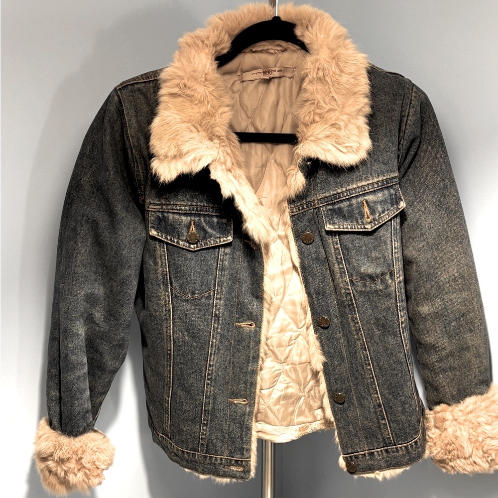Jean jacket with rabbit fur trim